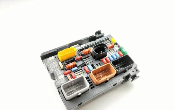 Citroen C4 Grand Picasso Fuse module 9667044880