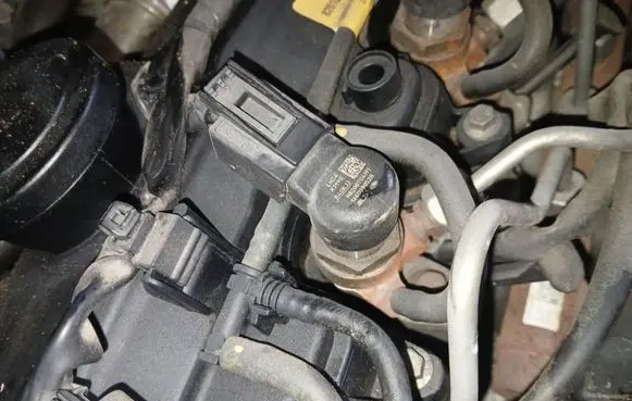 Nissan Juke I F15 Fuel injector H8200704191