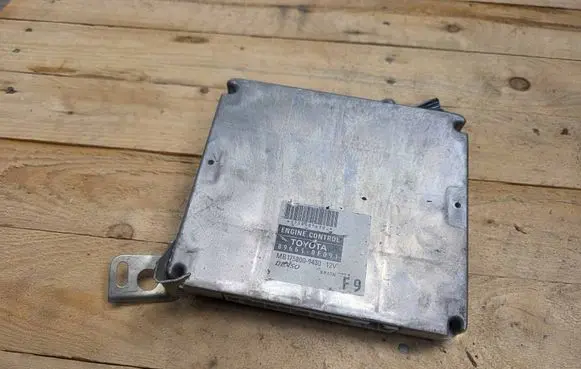 Toyota Corolla Verso AR10 Engine control unit/module 896610F091
