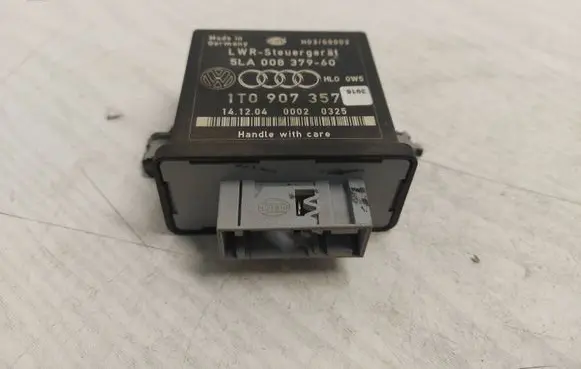 Skoda Octavia Mk2 (1Z) Light module LCM 1T0907357 00020325 5LA00837960