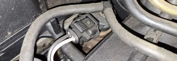 Peugeot 206 Fuel injector 0445110252