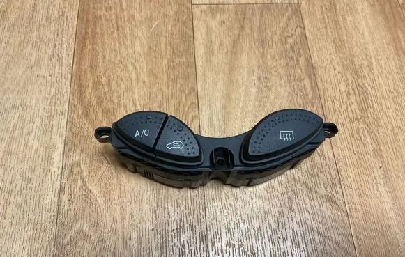 Ford Focus Windscreen/window heater switch 98AG19A945BF
