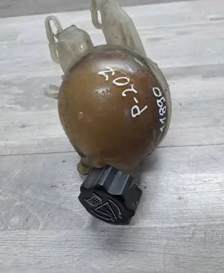 Coolant expansion tank/reservoir