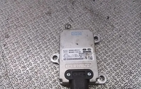 KIA Carens II ESP acceleration yaw rate sensor 956902E310