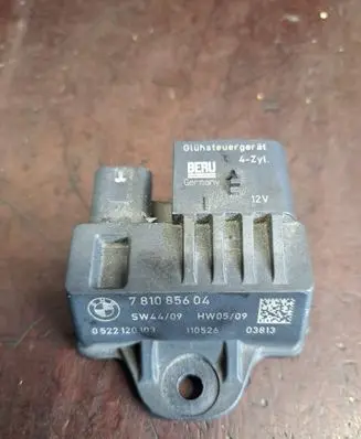 BMW 5 F10 F11 Glow plug pre-heat relay 7810856 0522120103