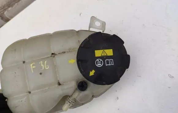 BMW 4 F36 Gran coupe Coolant expansion tank/reservoir 7642160 1300302