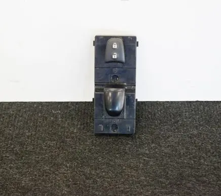 Nissan Qashqai Electric window control switch 15Y06SD
