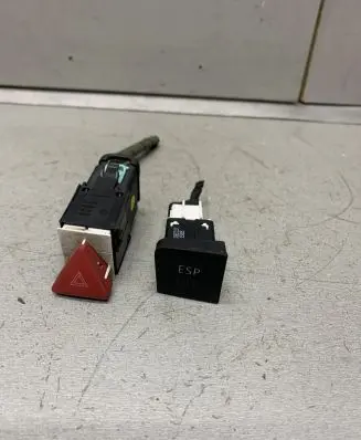 Volkswagen PASSAT B6 Hazard light switch 3C0953509 3C0927117