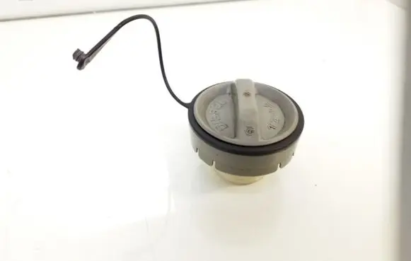 Toyota Avensis T250 Fuel tank filler cap 