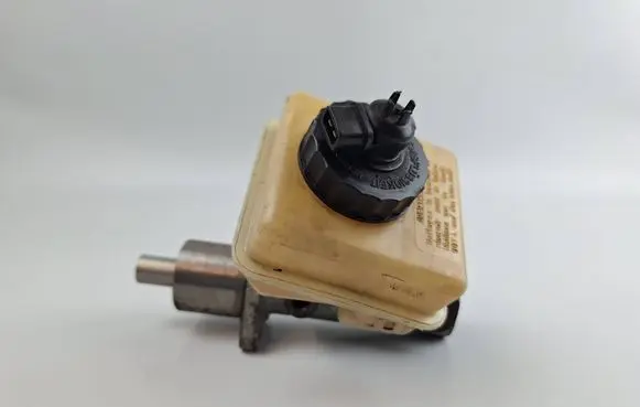 Volkswagen PASSAT B3 Master brake cylinder RSM322611307