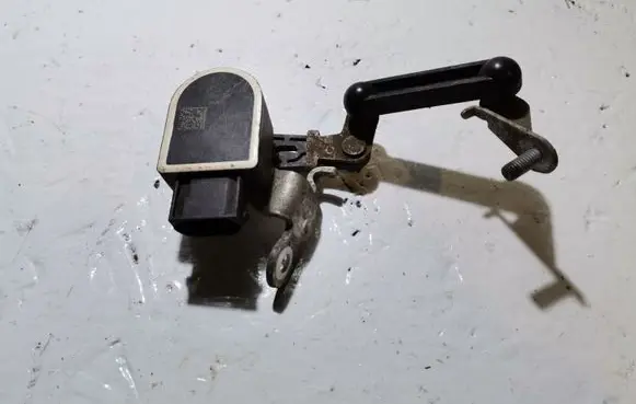 Headlight/headlamp level sensor