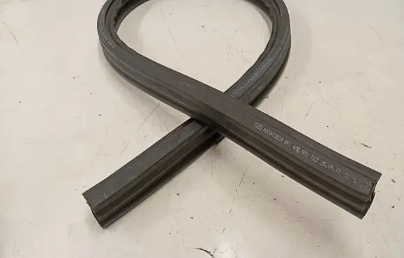 Audi Q7 4M Engine compartment rubber 4M0823723