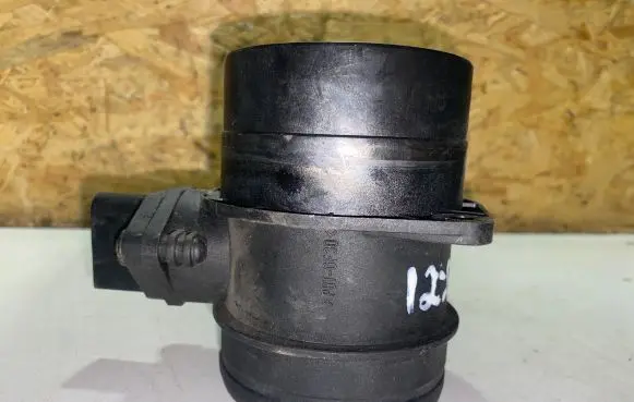 Volkswagen PASSAT B7 Mass air flow meter 0281002461