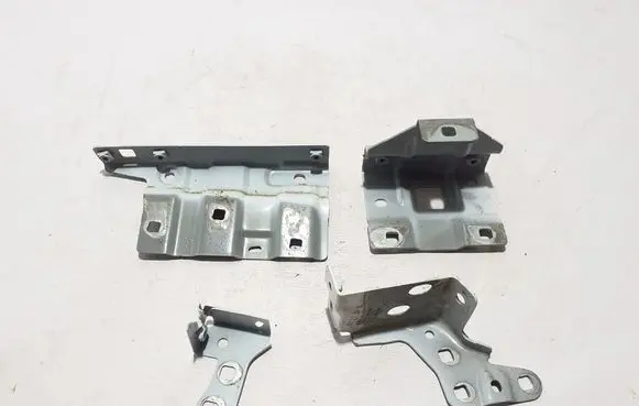 Dacia Sandero III Fender mounting bracket 631421960R
