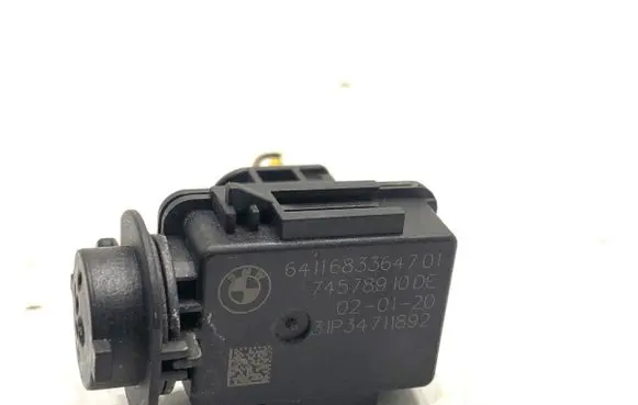 BMW 5 G30 G31 G38 Interior temperature sensor 6833647