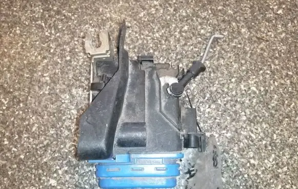Audi A8 S8 D2 4D Rear door lock 4D0839016D