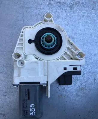 Audi A5 8T 8F Front door window regulator motor 4F0959802D 997008201