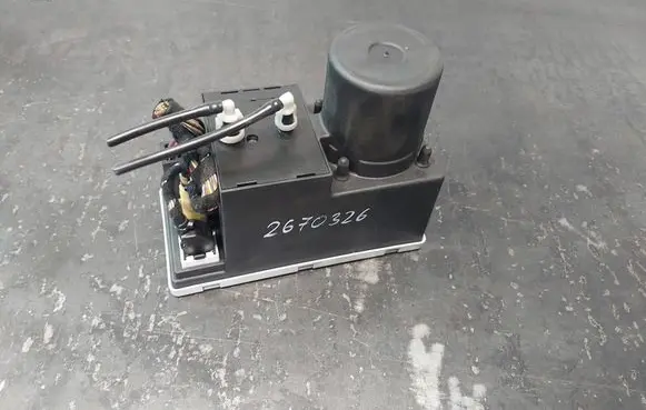Audi A4 S4 B5 8D Central locking vacuum pump 8D0862257
