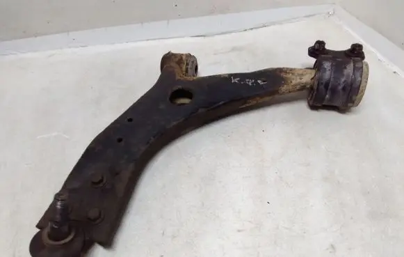 Ford Focus Front lower control arm/wishbone