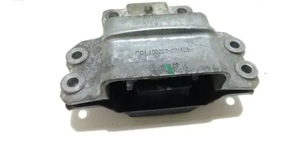 Volkswagen PASSAT B6 Engine mount bracket 3C0199555P