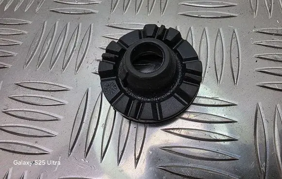 Radiator mount bracket