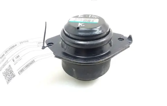 Mercedes-Benz R W251 Engine mount bracket A2512402717