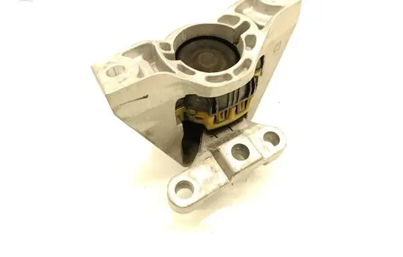 Buick Encore GX I Engine mount bracket 3411