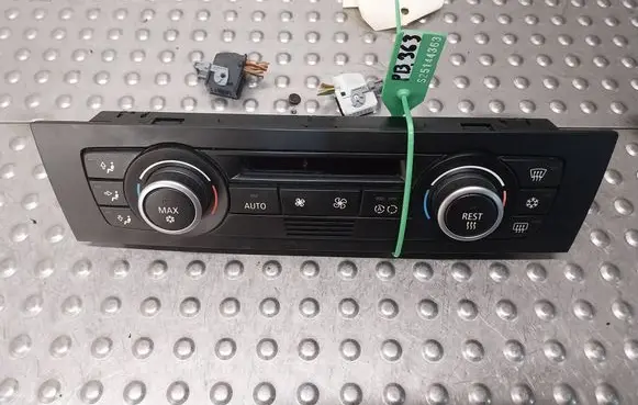 BMW 1 E81 E87 Climate control unit 9162983