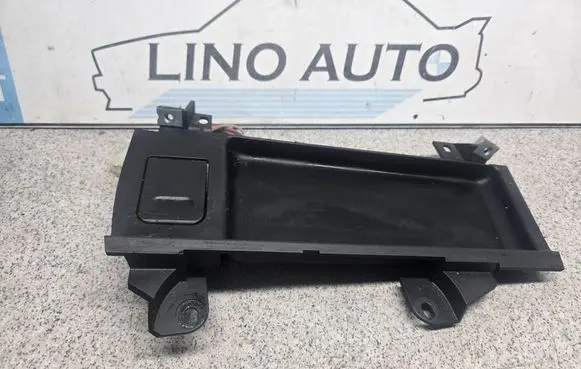 BMW 5 E39 Cigarette lighter front 8159694
