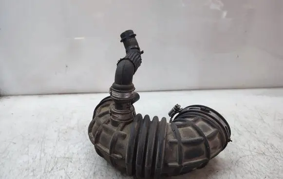 Fiat Freemont Air intake hose/pipe RUB812115