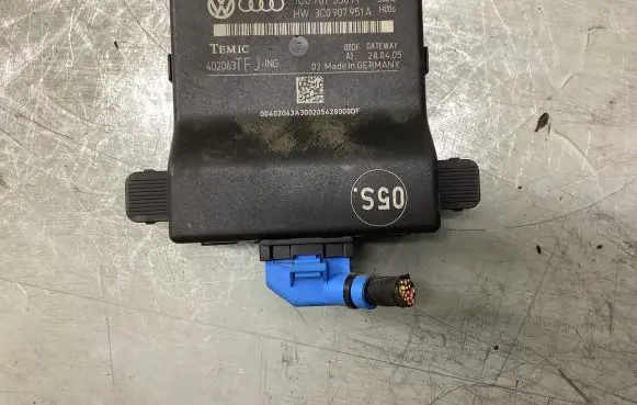 Volkswagen PASSAT B6 Gateway control module 3C0907951A 3C0907530A