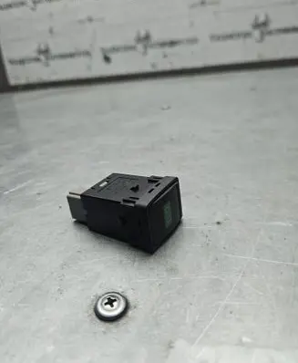 Nissan X-Trail T32 Other switches/knobs/shifts 083492A F70509