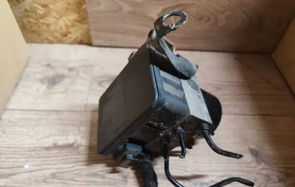 Volkswagen Golf IV ABS Pump 1J0614117G 1C0907379L