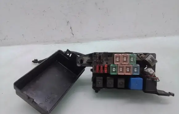 Mitsubishi Pajero Sport I Fuse module MR409811