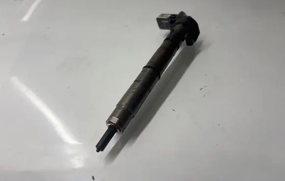 Audi A4 S4 B8 8K Fuel injector 0445116030
