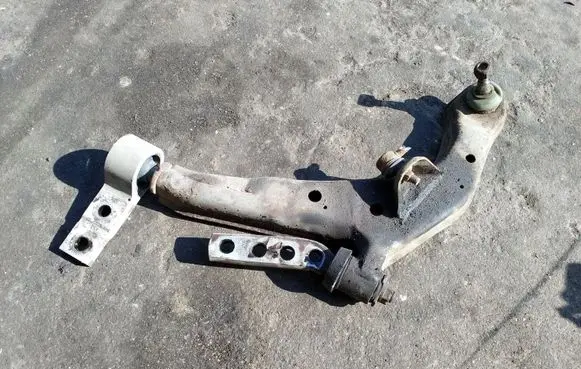 Nissan Almera Tino Front lower control arm/wishbone