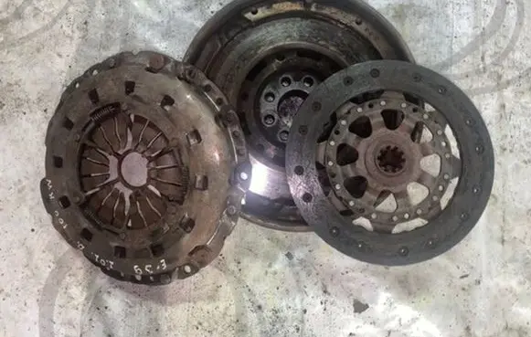 BMW 5 E39 Clutch pressure plate 