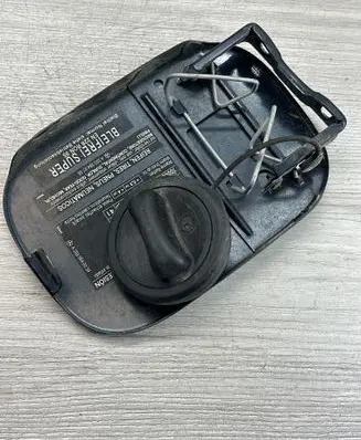 Mercedes-Benz C W203 Fuel tank cap A2035840738 A1684700105
