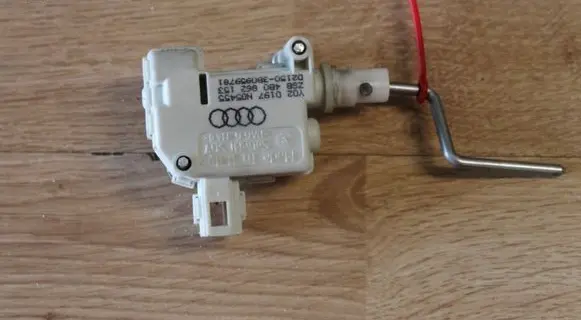Audi A6 S6 C5 4B Central locking motor 4B0862153