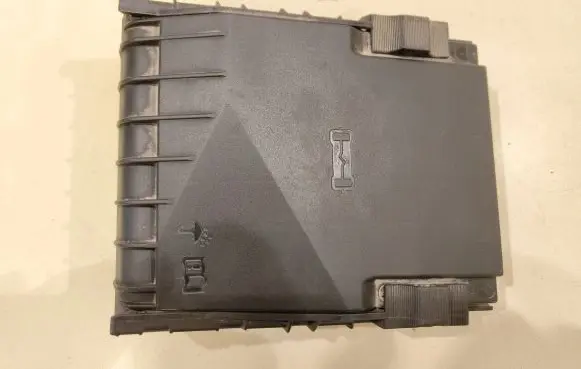 Volkswagen PASSAT CC Fuse box cover 1K0937132F