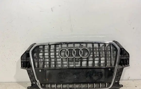 Audi Q3 8U Front bumper upper radiator grill 8U0853653A