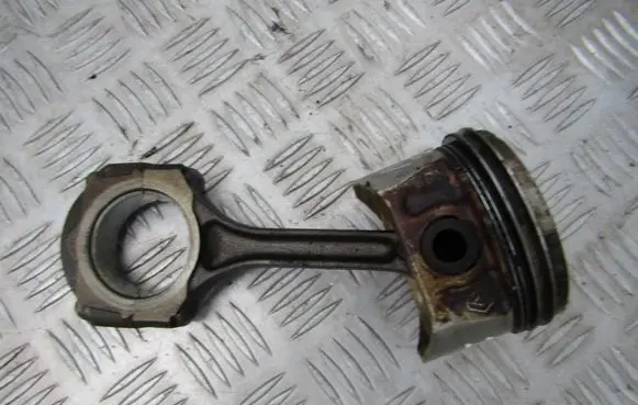 Renault Scenic I Piston with connecting rod