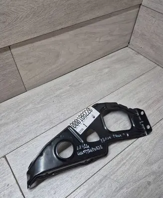 Maserati Quattroporte Headlight/headlamp mounting bracket 188220
