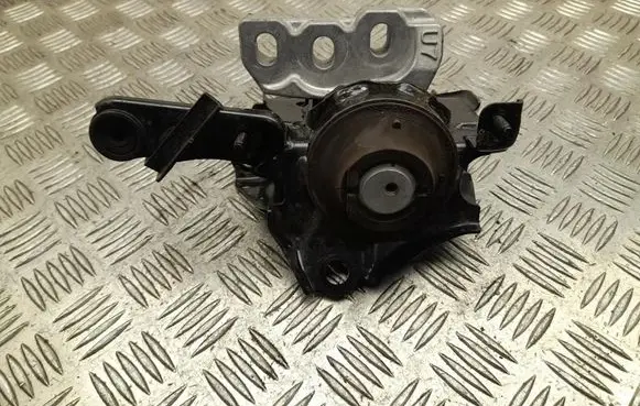 Toyota Yaris Cross Engine mount bracket