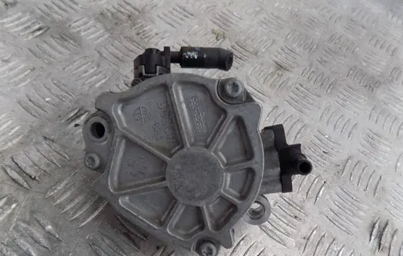 Citroen C5 Aircross Vacuum pump 9804021880