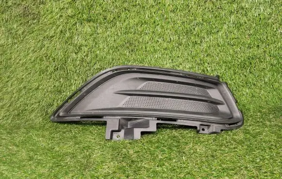 Ford Fusion II Front bumper lower grill DS7319952ABW