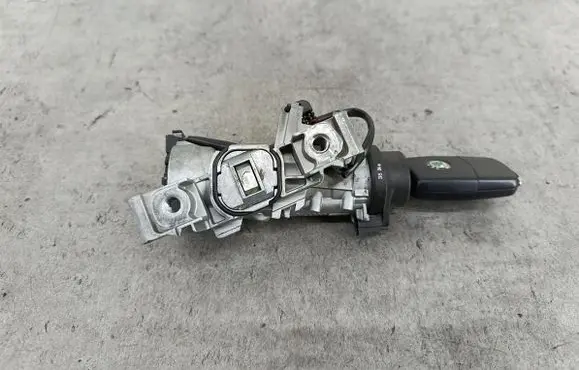 Skoda Octavia Mk2 (1Z) Ignition lock 