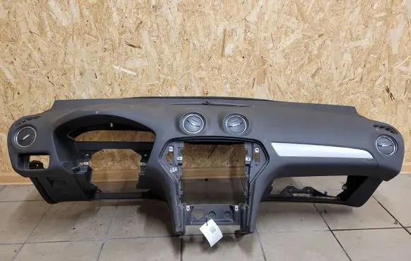 Ford Mondeo MK IV Dashboard