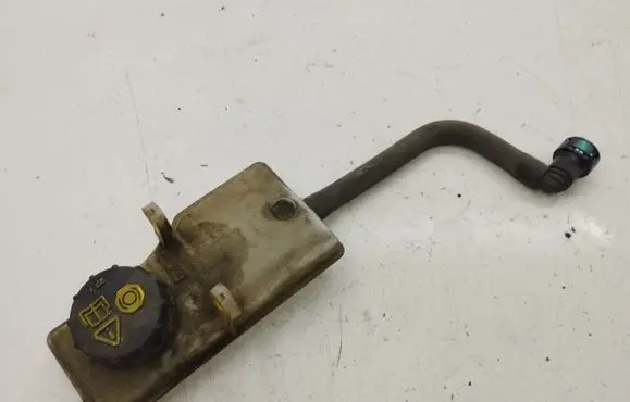 Brake fluid reservoir