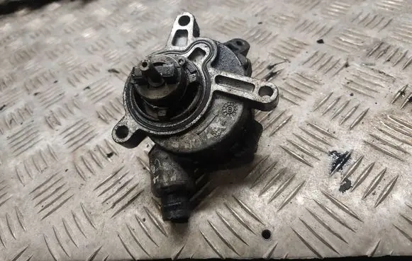 Volvo V70 Vacuum pump 30731825